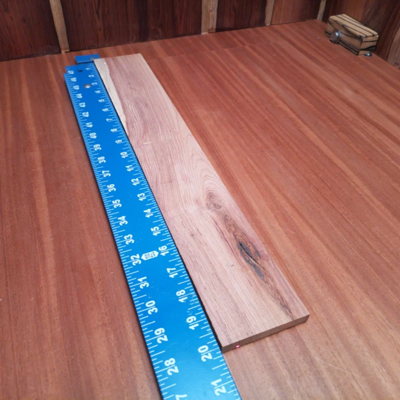 Crafted from premium Honduran Rosewood, this fingerboard blank is perfect for luthiers seeking quality. Its rich grain and vibrant color create stunning aesthetics. Measuring 0.4