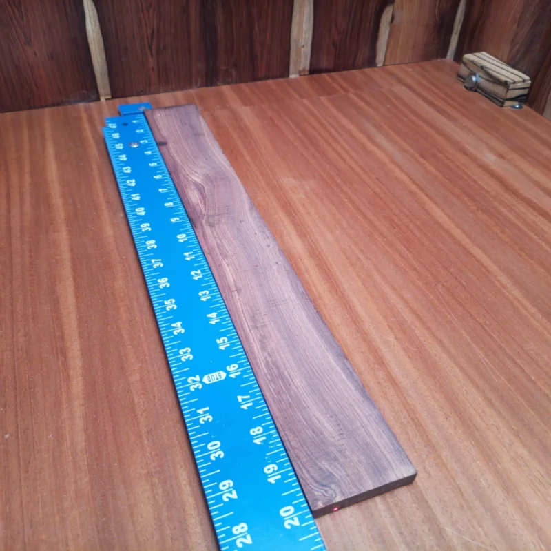 Honduran Rosewood Acoustic Rift Sawn Fingerboard Blank 0.4" X 2.4" X 20.1" - HRAFBR000641 3 This Honduran rosewood blank is a must-have for luthiers. Its dense 0.4